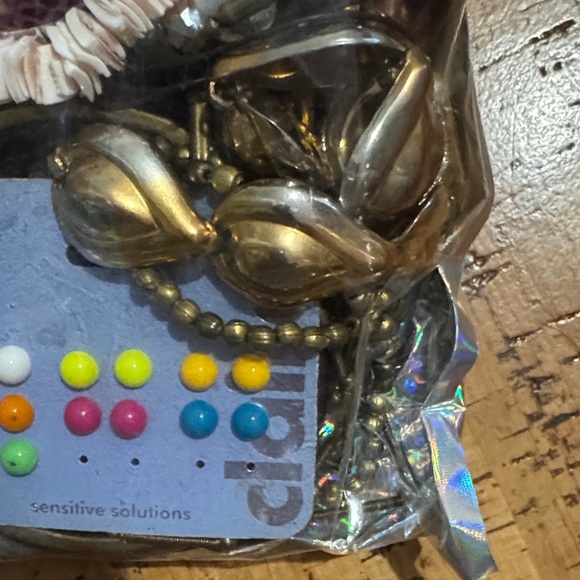 Colorful Jewelry Assortment - Picture 3 of 4